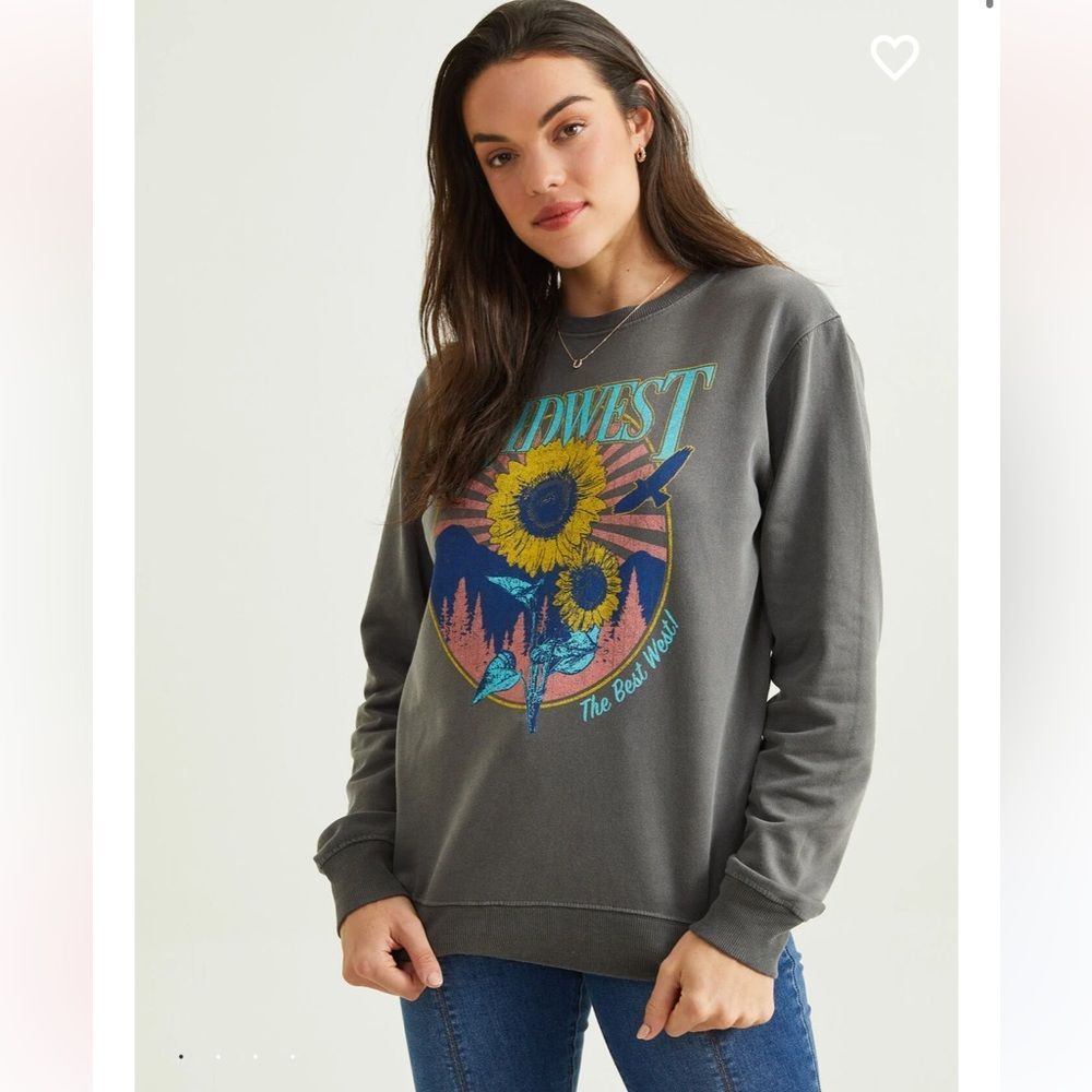 🌿NWT•Altar’d State•Crewneck•Sweatshirt•Sunflower Graphic•Size S